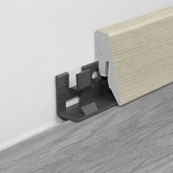 Angebote 🎉 BAUHAUS LOGOCLIC Sockelleiste K40 C Steirische Eiche 2,6 M X 19 Mm X 40 Mm, Gerade ✨