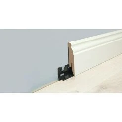 Am billigsten ⭐ BAUHAUS LOGOCLIC Sockelleiste Weiß 2,6 M X 17 Mm X 70 Mm, Profiliert ⭐