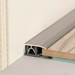 Großhandel ✔️ BAUHAUS LOGOCLIC Abschlussprofil 313 Aluminium Gebürstet, 0,9 M X 26 Mm, Montageart: Stecken 😀