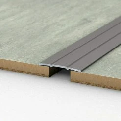 Aktion ⭐ BAUHAUS LOGOCLIC Übergangsprofil 132 Grau Metallic, 1 M X 38 Mm X 2,5 Mm, Montageart: Kleben 🔥