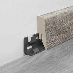 Aktion 🎁 BAUHAUS LOGOCLIC Sockelleiste Cozy Oak 2,6 M X 18 Mm X 50 Mm, Gerade ⭐