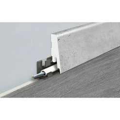 Aktion 🛒 BAUHAUS LOGOCLIC Sockelleiste K58 C Sharky Tiles 2,4 M X 18 Mm X 58 Mm, Gerade ✔️